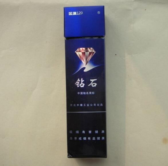 校门口摆摊卖外烟